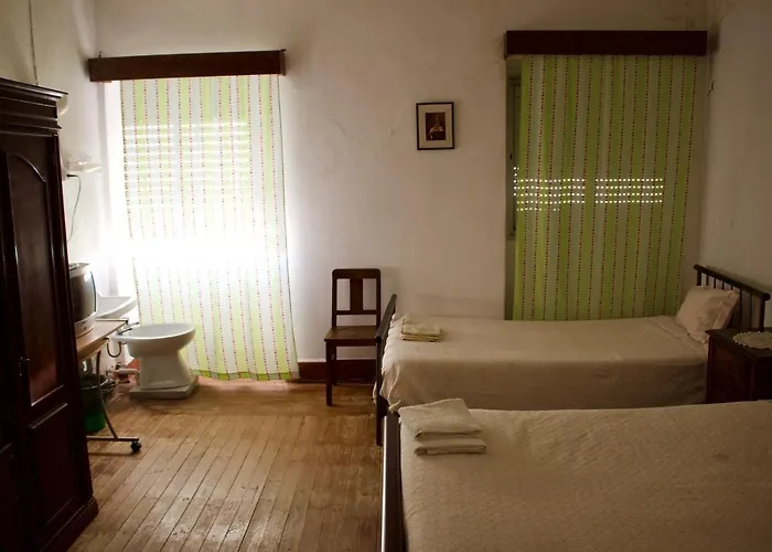 Residencial Tarouca Bed & Breakfast Fundao